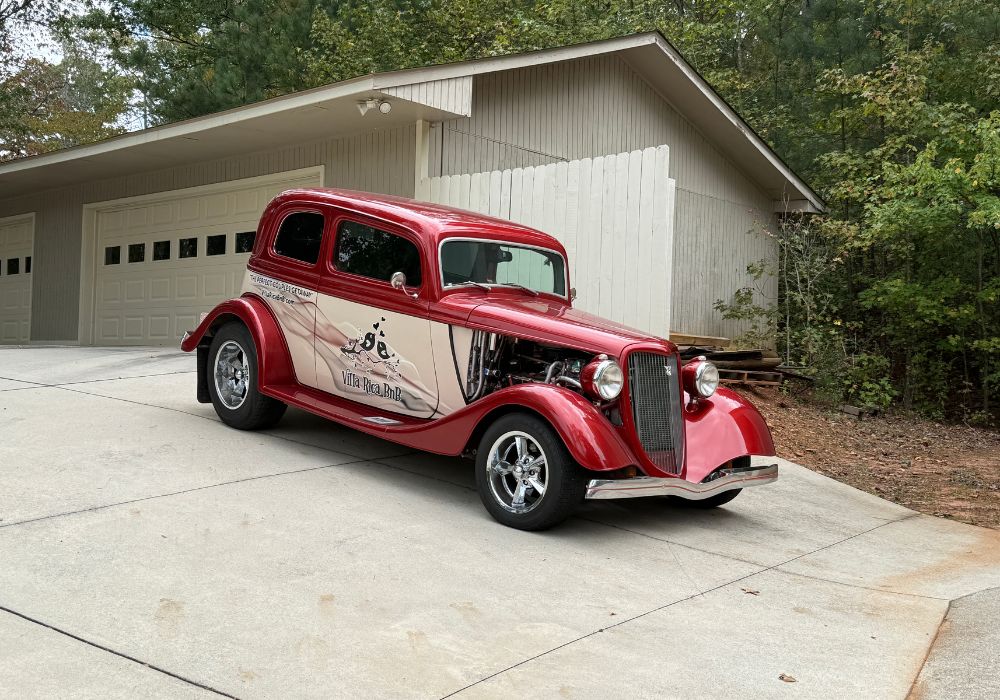 Villa Rica BNB » WhatCherithInks Antique car at Villa Rica BnB.